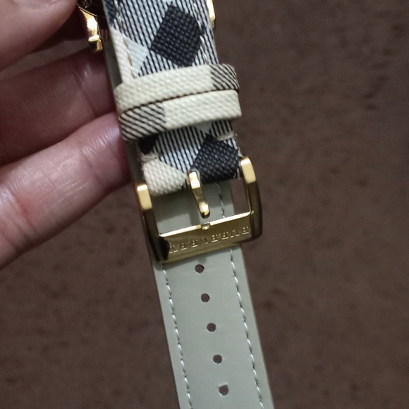 PRE-OWNED BURBERRY UNISEX 38MM CLASSIC CHECKED SWISS MADE QUARTZ WATCH BU9026 - Picture 10 of 11